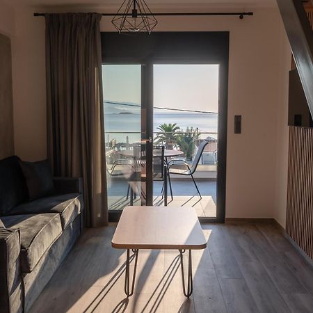 Blue Wave Luxury Suites Nea Iraklitsa Pokoj fotografie
