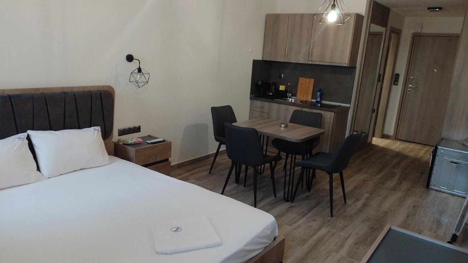 Blue Wave Luxury Suites Nea Iraklitsa Pokoj fotografie